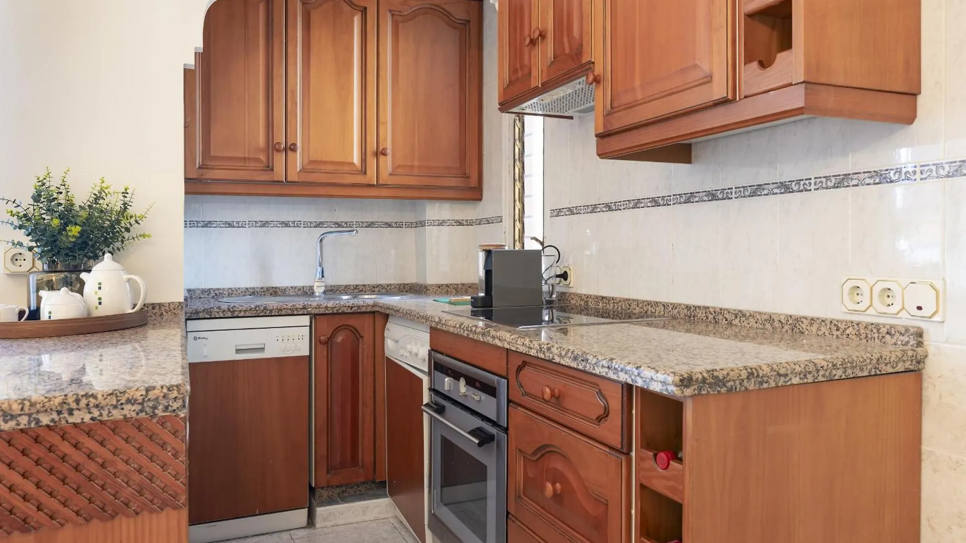 Beachfront Apartment With Terrace And Seaviews Fuengirola